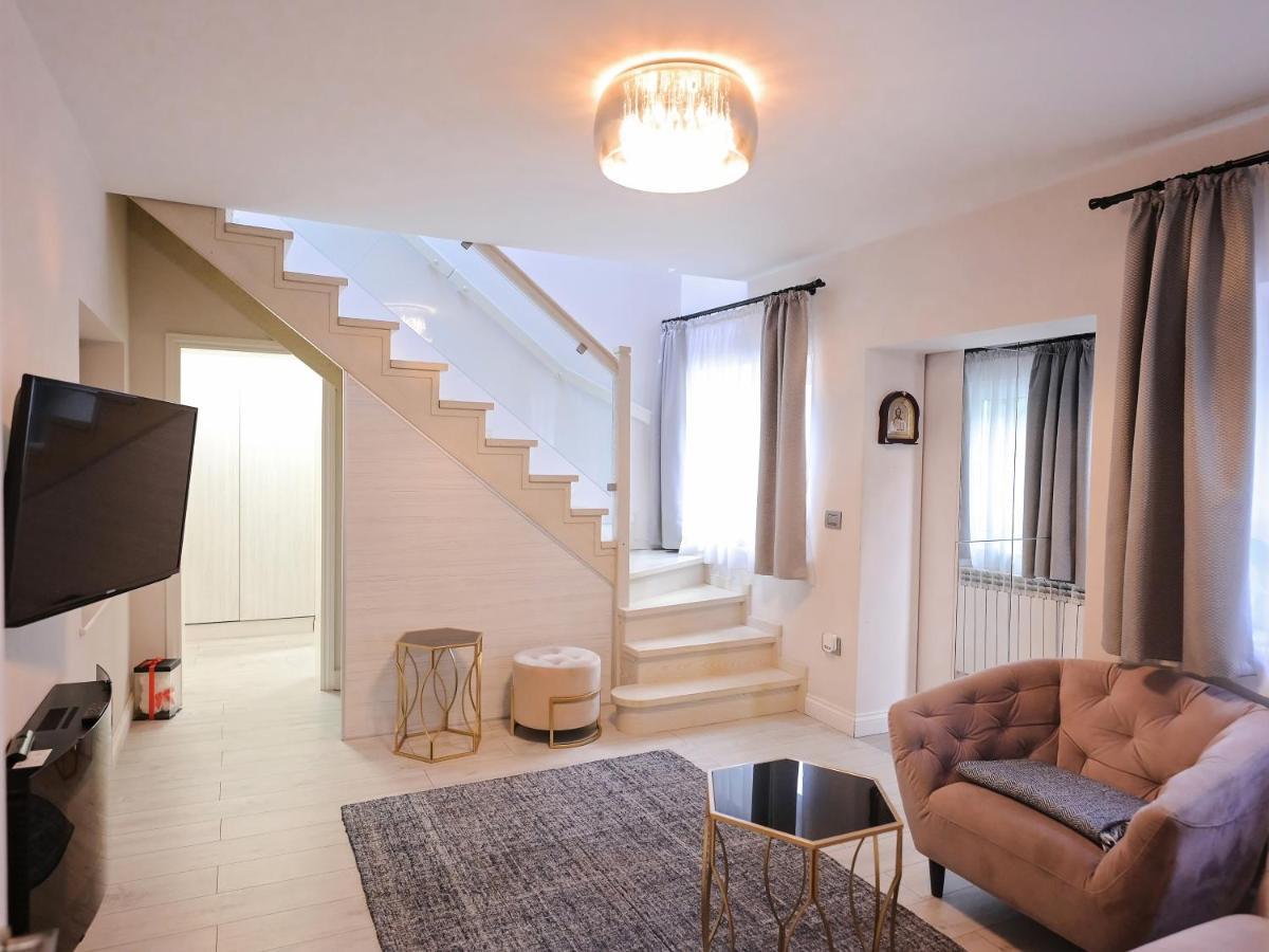 Villa Ase Premium House Suceava Esterno foto