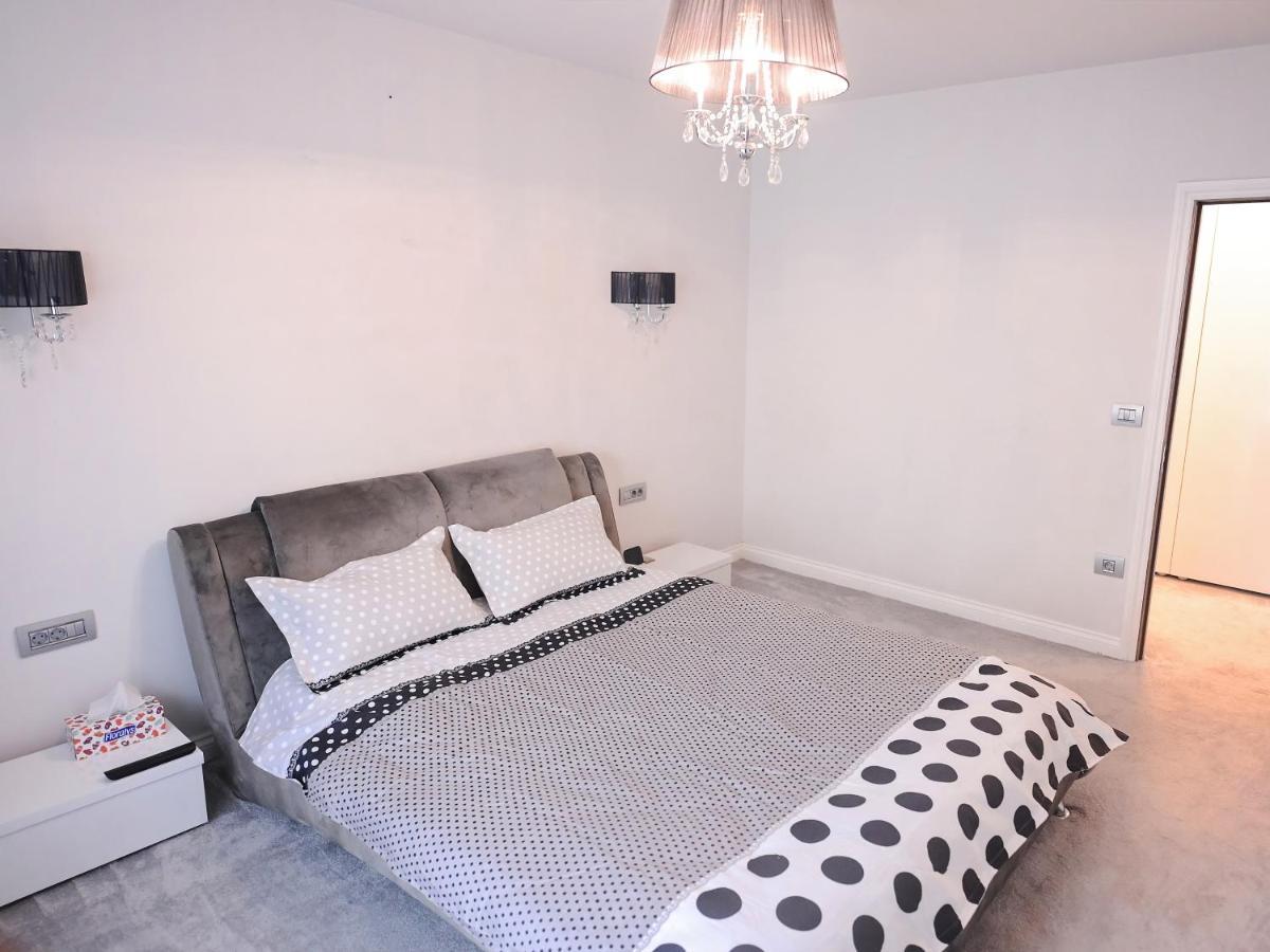 Villa Ase Premium House Suceava Esterno foto