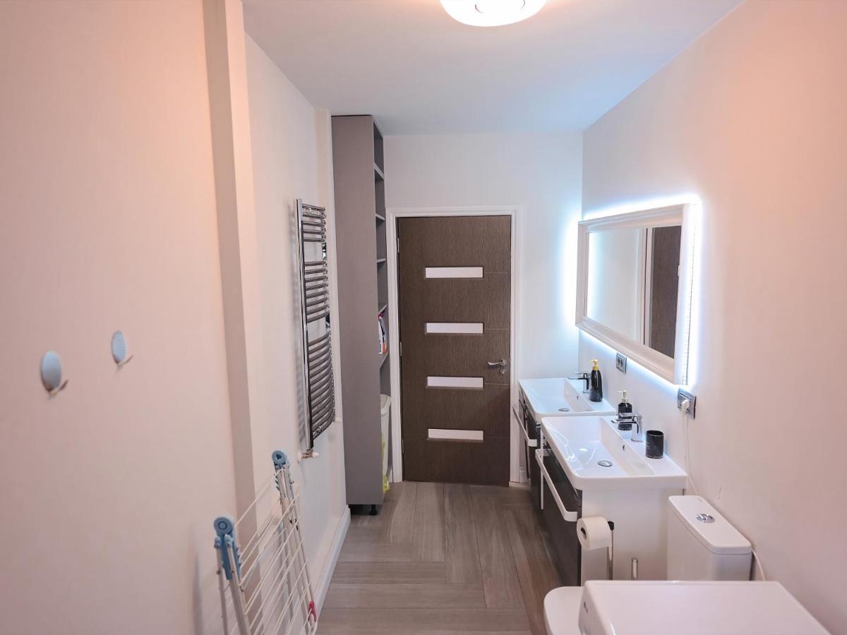 Villa Ase Premium House Suceava Esterno foto